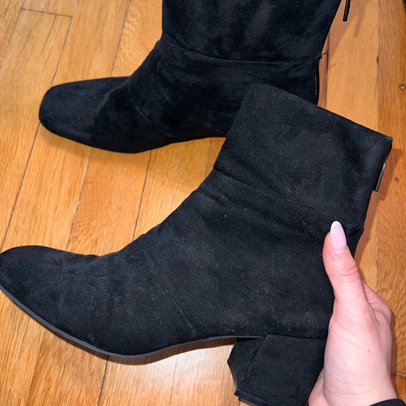 Kenneth Cole small heel boots - Picture 2 of 3